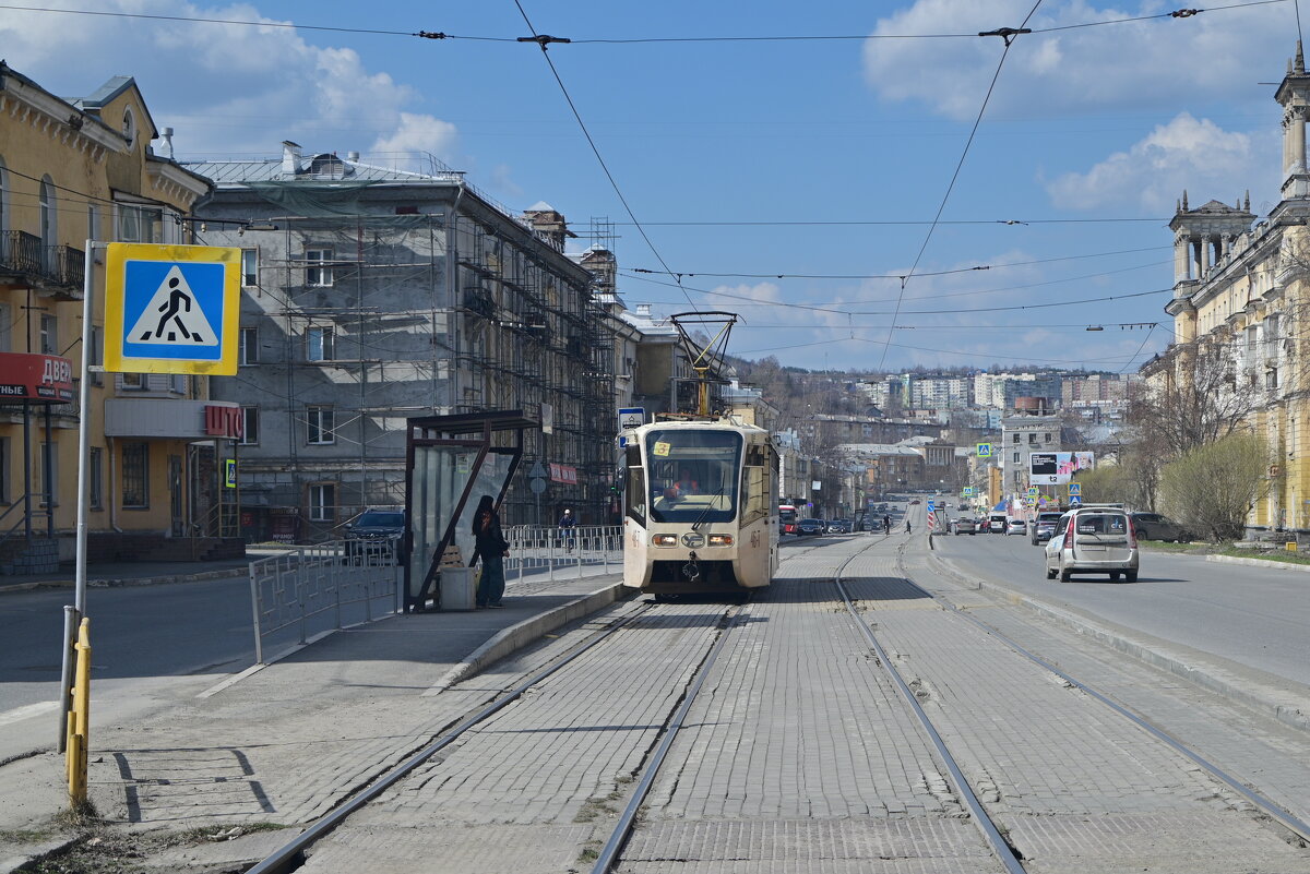 Тепло, застывшее в воздухе - Владислав Левашов Тепло, застывшее в воздухе - Владислав Левашов