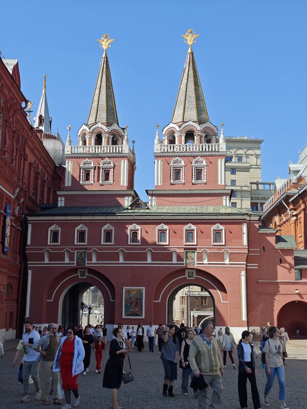 Воскресенские ворота - <<< Наташа >>>