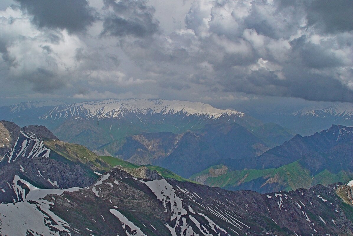 ПРОГУЛКА НА БОЛЬШОЙ ЧИМГАН - 2, с вершины - Виктор Осипчук ПРОГУЛКА НА БОЛЬШОЙ ЧИМГАН - 2, с вершины - Виктор Осипчук