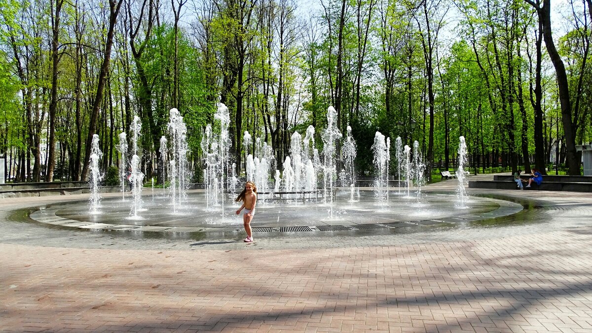 Девочка у фонтана. - Милешкин Владимир Алексеевич Девочка у фонтана. - Милешкин Владимир Алексеевич