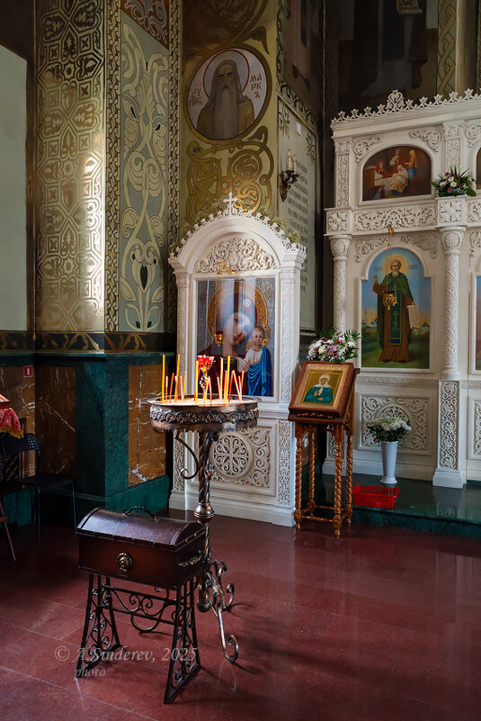 В храме - Александр Синдерёв
