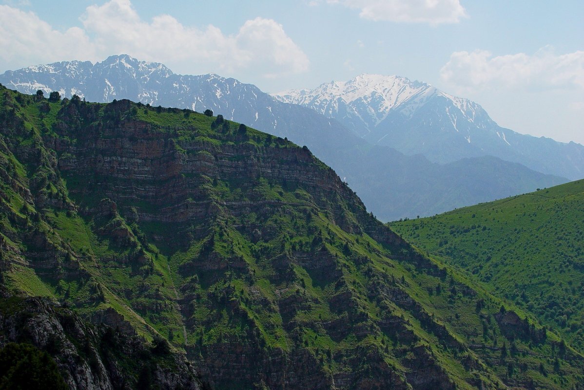 БОЛЬШОЙ ЧИМГАН, 3300м, вид со стороны. - Виктор Осипчук БОЛЬШОЙ ЧИМГАН, 3300м, вид со стороны. - Виктор Осипчук