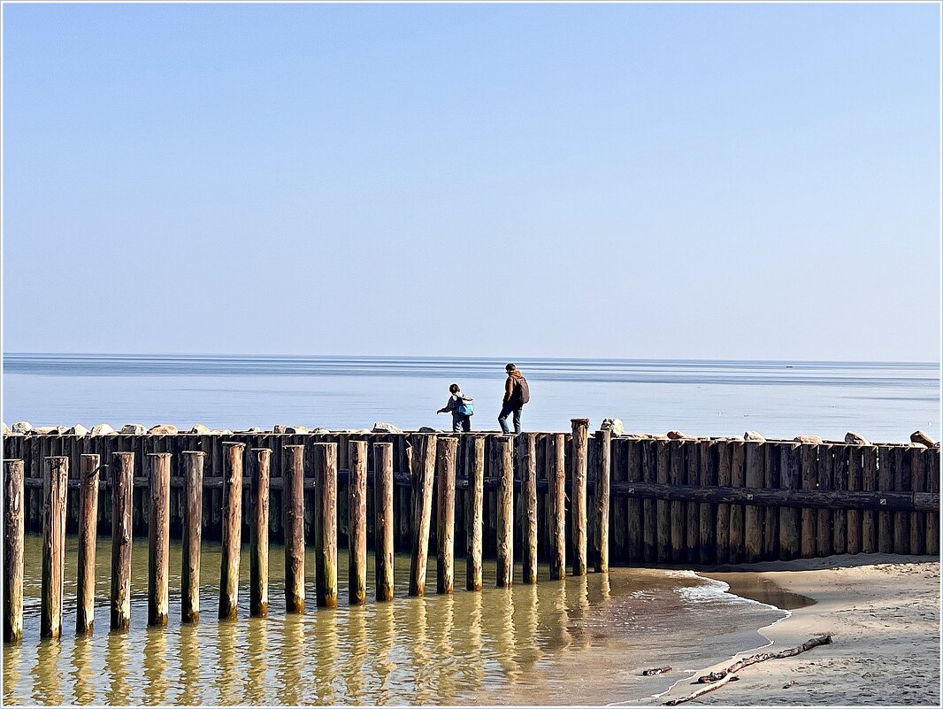 На новых волнорезах. - Валерия Комова