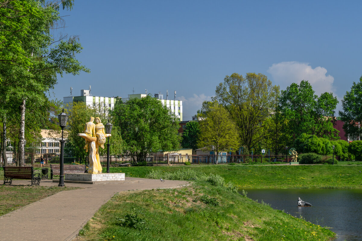 Одинокая русалка на аллее влюбленных - Игорь Сикорский