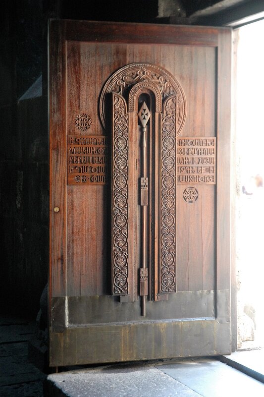 Дверь в церковь - Alexandra Sakharova