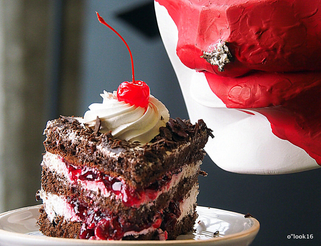 алые - Олег Лукьянов алые - Олег Лукьянов