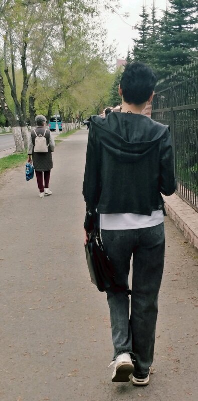 А девушка спешит... - Андрей Хлопонин А девушка спешит... - Андрей Хлопонин