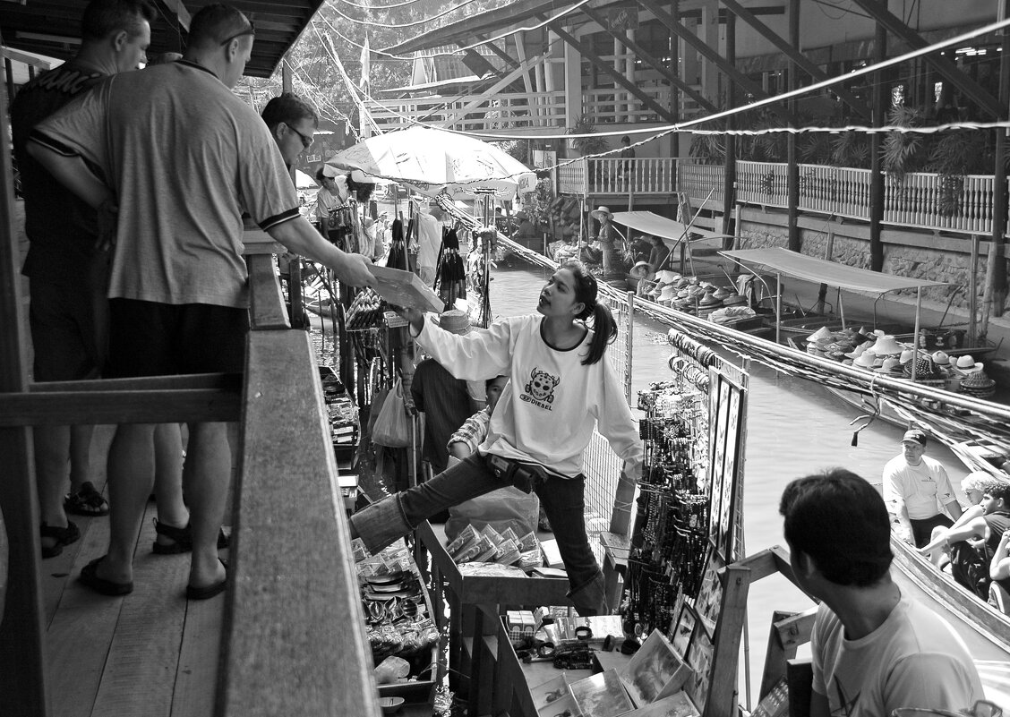 Плавучий рынок. - Борис Бутцев Плавучий рынок. - Борис Бутцев