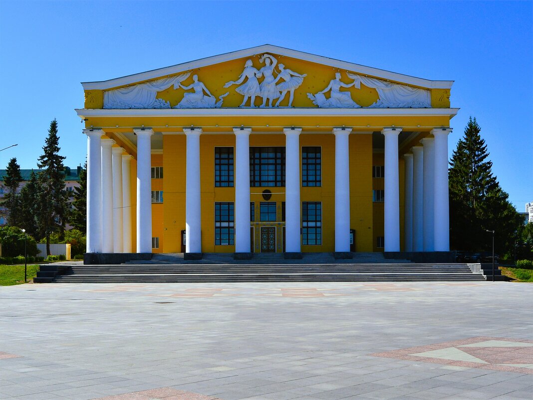 Чебоксары. Чувашский Государственный Академический драматический театр им. К.В. Иванова. - Пётр Чернега Чебоксары. Чувашский Государственный Академический драматический театр им. К.В. Иванова. - Пётр Чернега