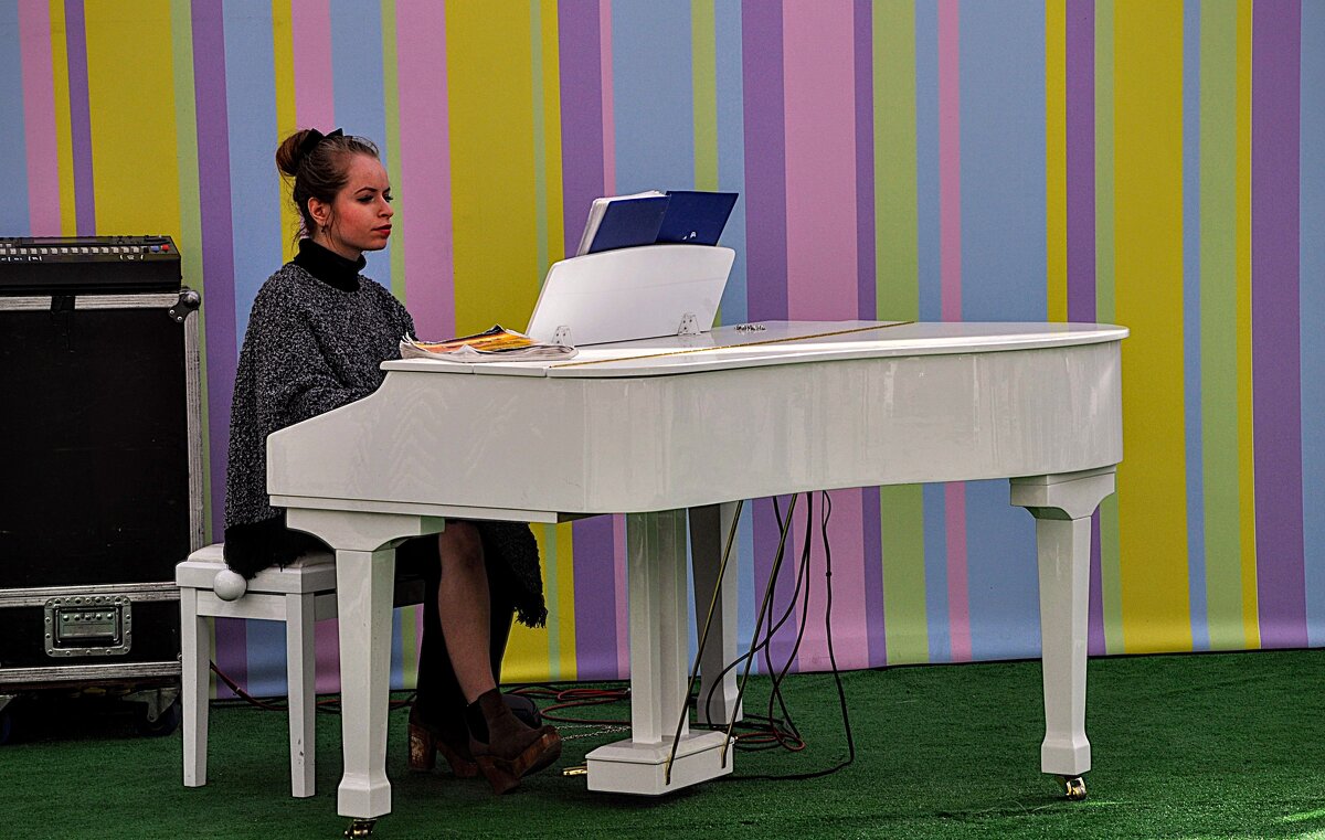 Рояль в Столешниковом переулке - Анатолий Колосов Рояль в Столешниковом переулке - Анатолий Колосов