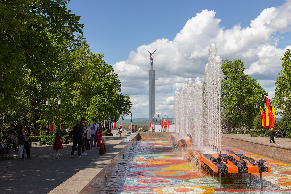 Первомай в Самаре, включили фонтаны - Олег Манаенков Первомай в Самаре, включили фонтаны - Олег Манаенков