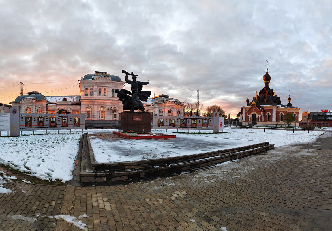 Александров / Памятник Воинам-Александровцам / Храм Серафима Саровского - Денис Бочкарёв Александров / Памятник Воинам-Александровцам / Храм Серафима Саровского - Денис Бочкарёв