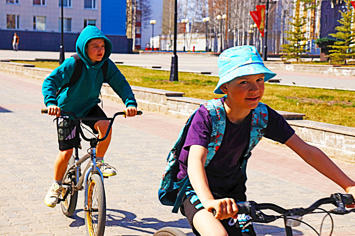 Май...По бульвару- на великах! - Владимир 