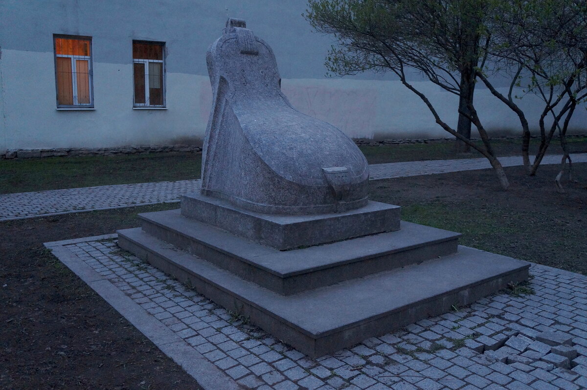 «Скрипка-Кресло» («Трон Композитора») - символ музыкальной паузы - zavitok *