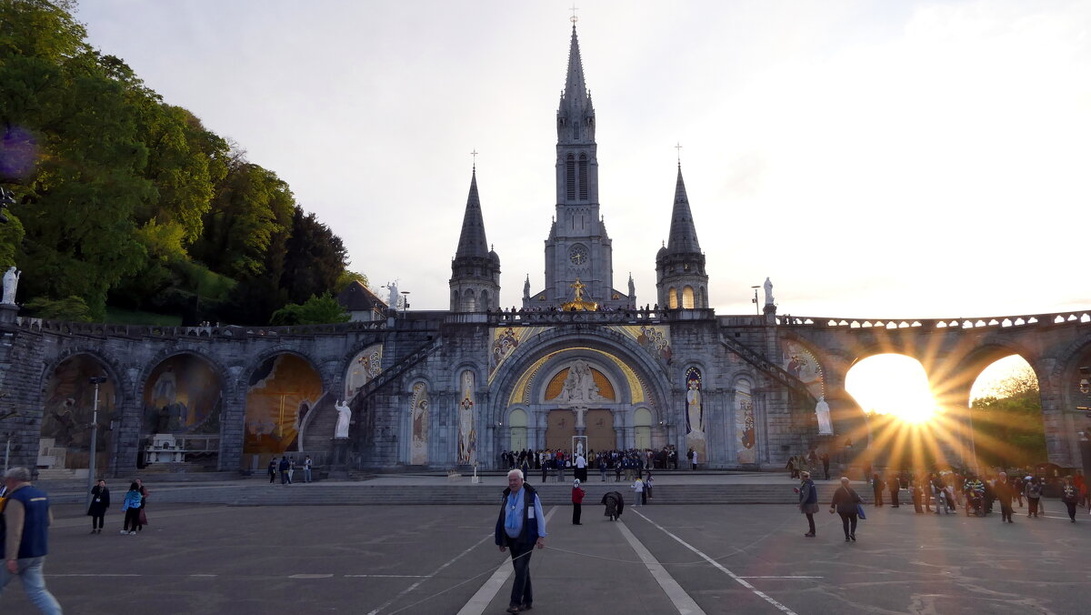 Аве Мария шествие со свечами в (Лурд) вечернее шествие Франция /Ave Maria Lichterprozession in (Lour - "The Natural World" Александер Аве Мария шествие со свечами в (Лурд) вечернее шествие Франция /Ave Maria Lichterprozession in (Lour - "The Natural World" Александер