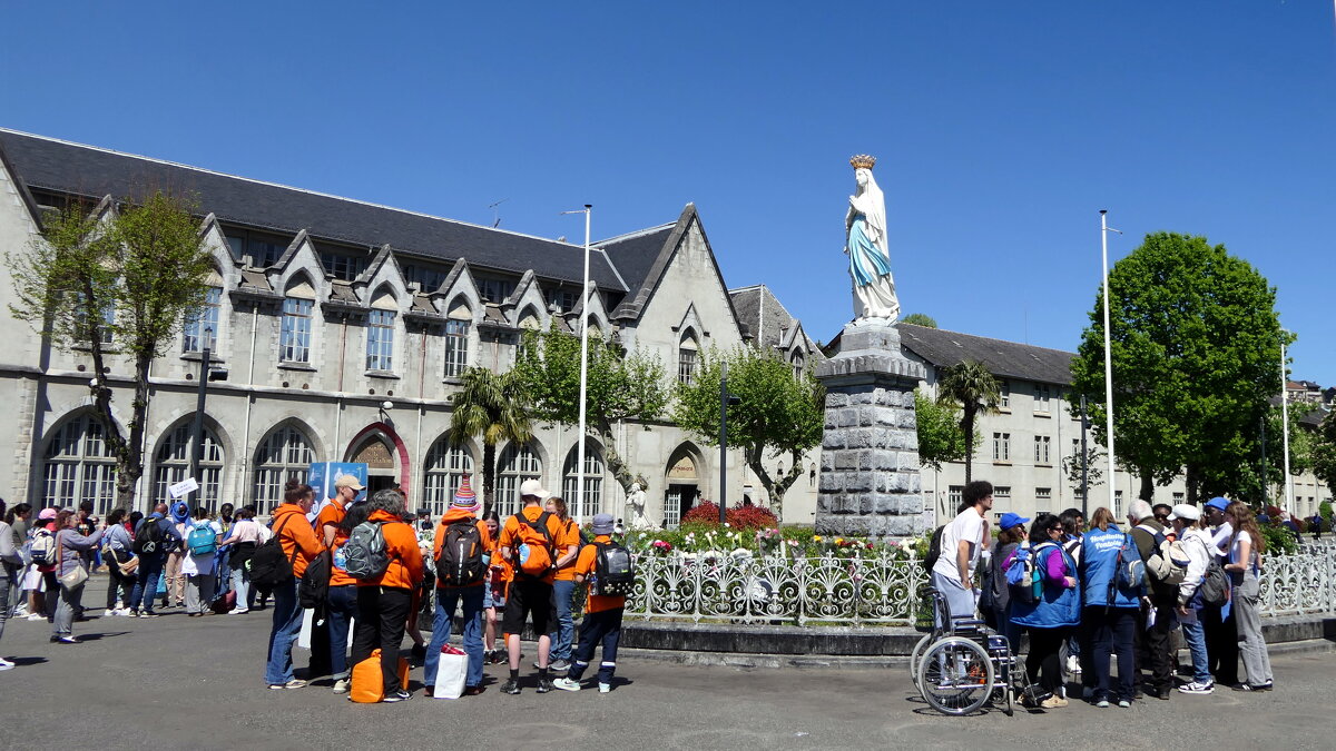 Аве Мария шествие со свечами в (Лурд) вечернее шествие Франция /Ave Maria Lichterprozession in (Lour - "The Natural World" Александер Аве Мария шествие со свечами в (Лурд) вечернее шествие Франция /Ave Maria Lichterprozession in (Lour - "The Natural World" Александер