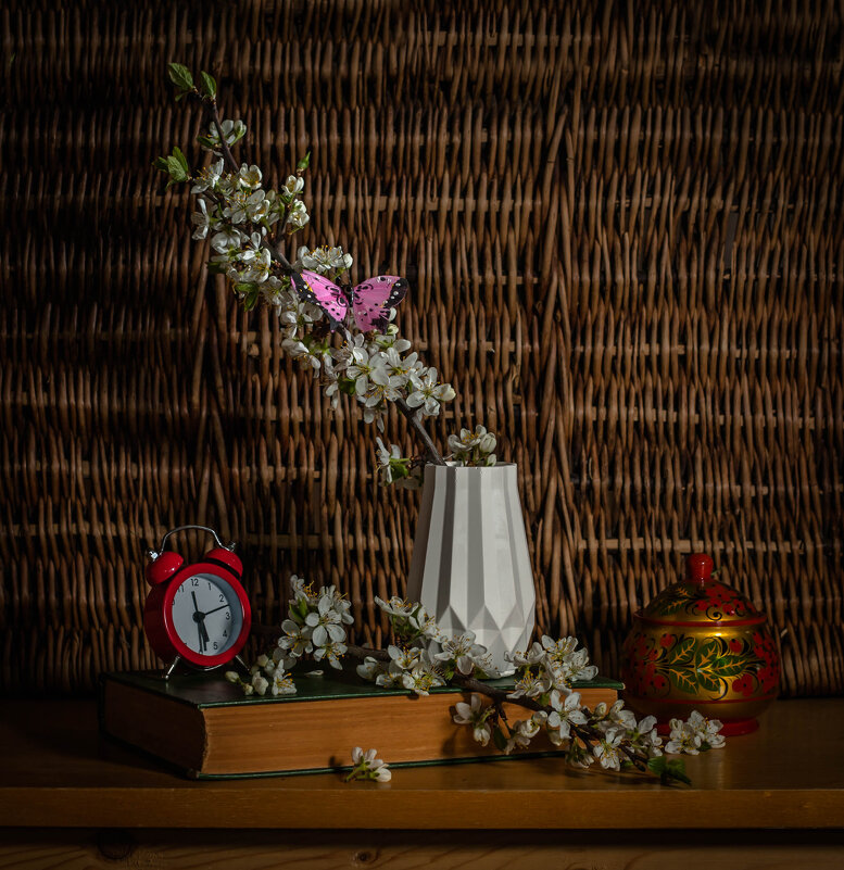 С веточкой сливы. - Анатолий Нецепляев