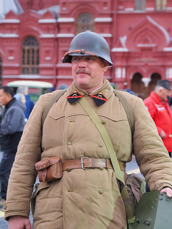 Именно так выглядела форма РККА в начале ВОВ. - Евгений Седов