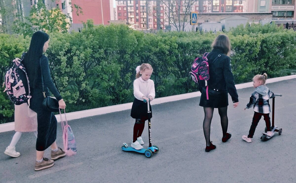 Самакатчицы - Андрей Хлопонин