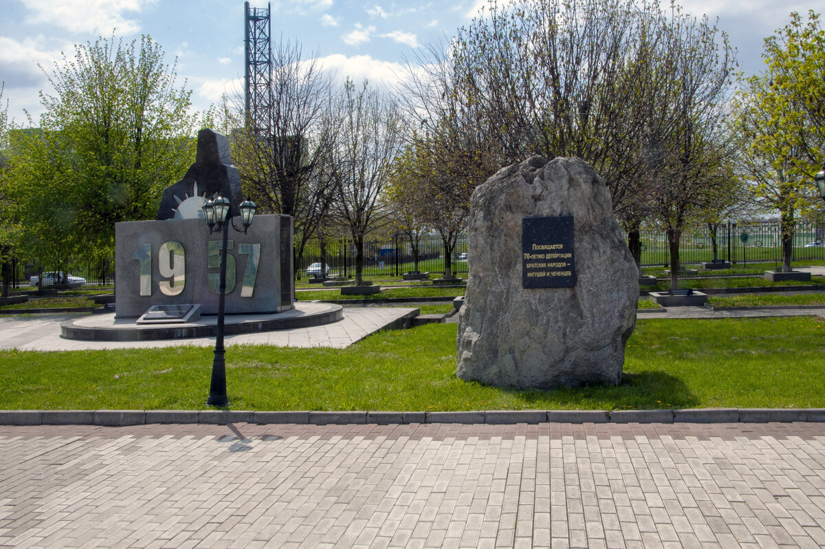 Назрань. Мемориал "Девять башен". Память о депортации ингушей в 1944 г - Gen Назрань. Мемориал "Девять башен". Память о депортации ингушей в 1944 г - Gen