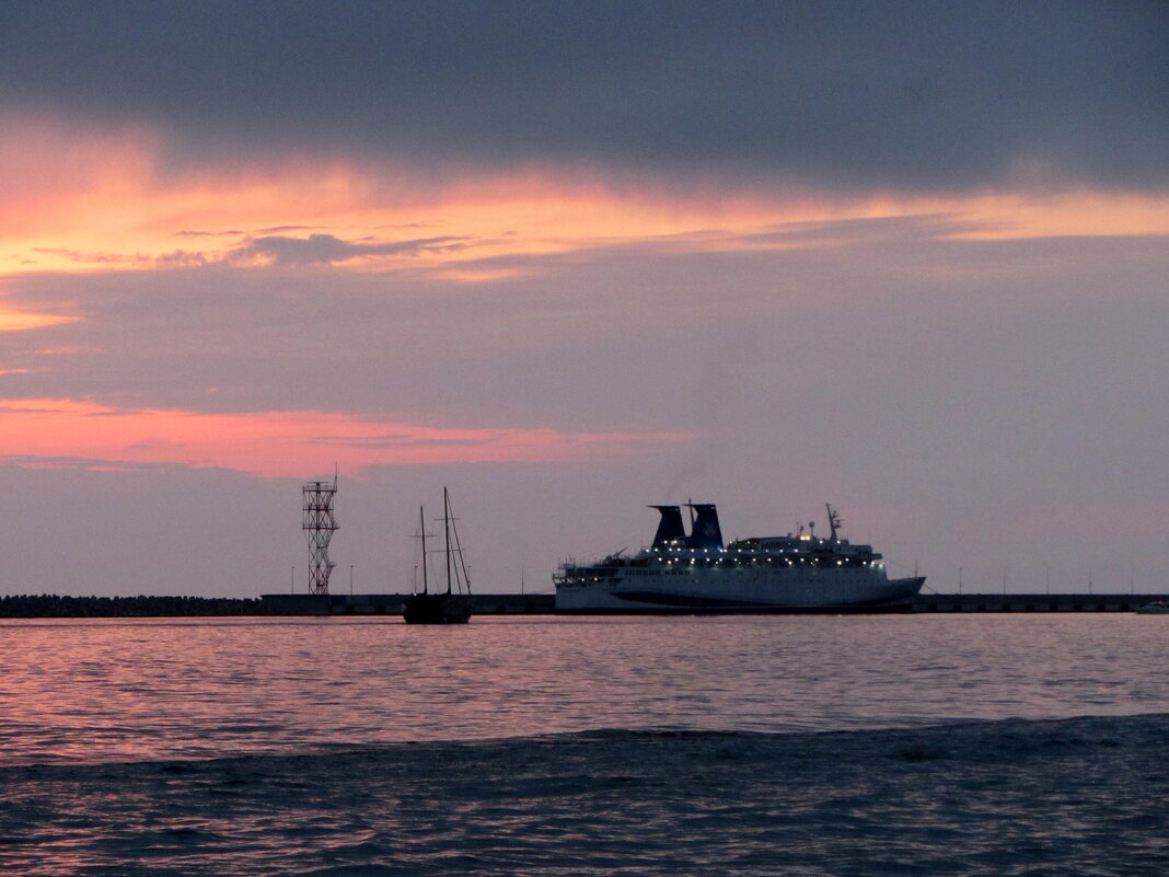 Прогулочный катамаран - Валерий Прогулочный катамаран - Валерий