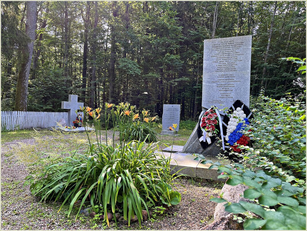 Памятник на месте Фашистского концлагеря Хохенбрух. - Валерия Комова Памятник на месте Фашистского концлагеря Хохенбрух. - Валерия Комова