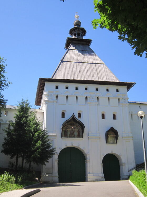 Звенигород. Врата монастыря - Дмитрий Никитин Звенигород. Врата монастыря - Дмитрий Никитин