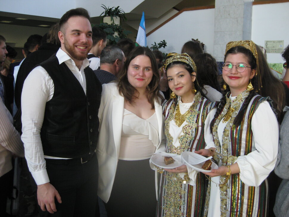 Две красавицы-узбечки - Дмитрий Никитин