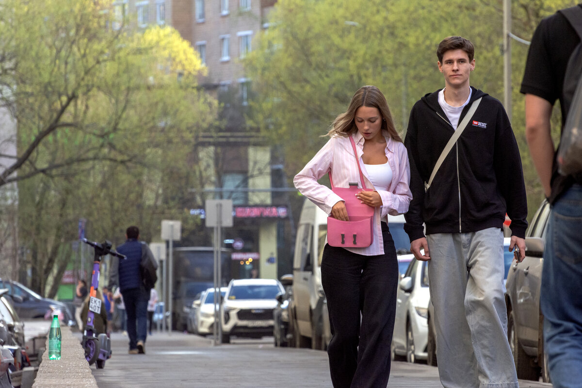 Улицы Москвы. Парень всегда настороже. - Сергей 