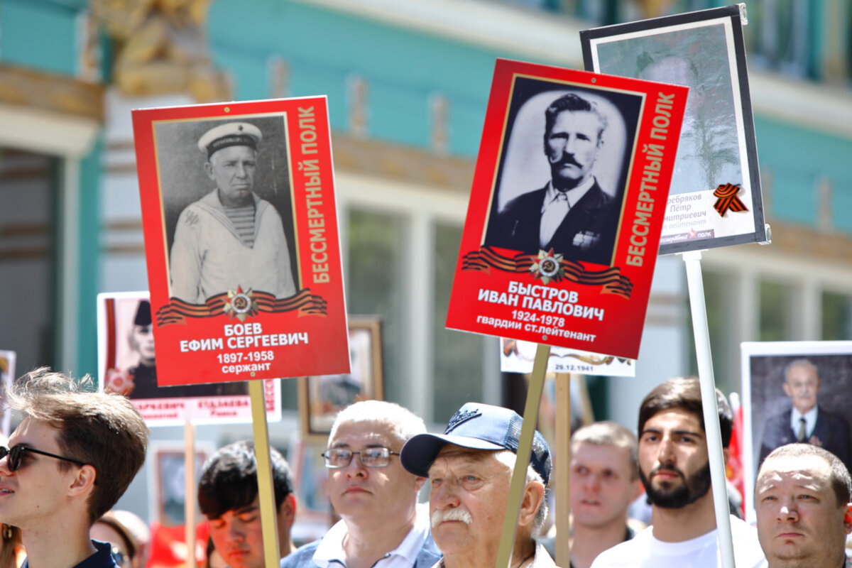 Бессмертный полк во Владикавказе 9 мая 2025 года. - Олег Стасенко Бессмертный полк во Владикавказе 9 мая 2025 года. - Олег Стасенко