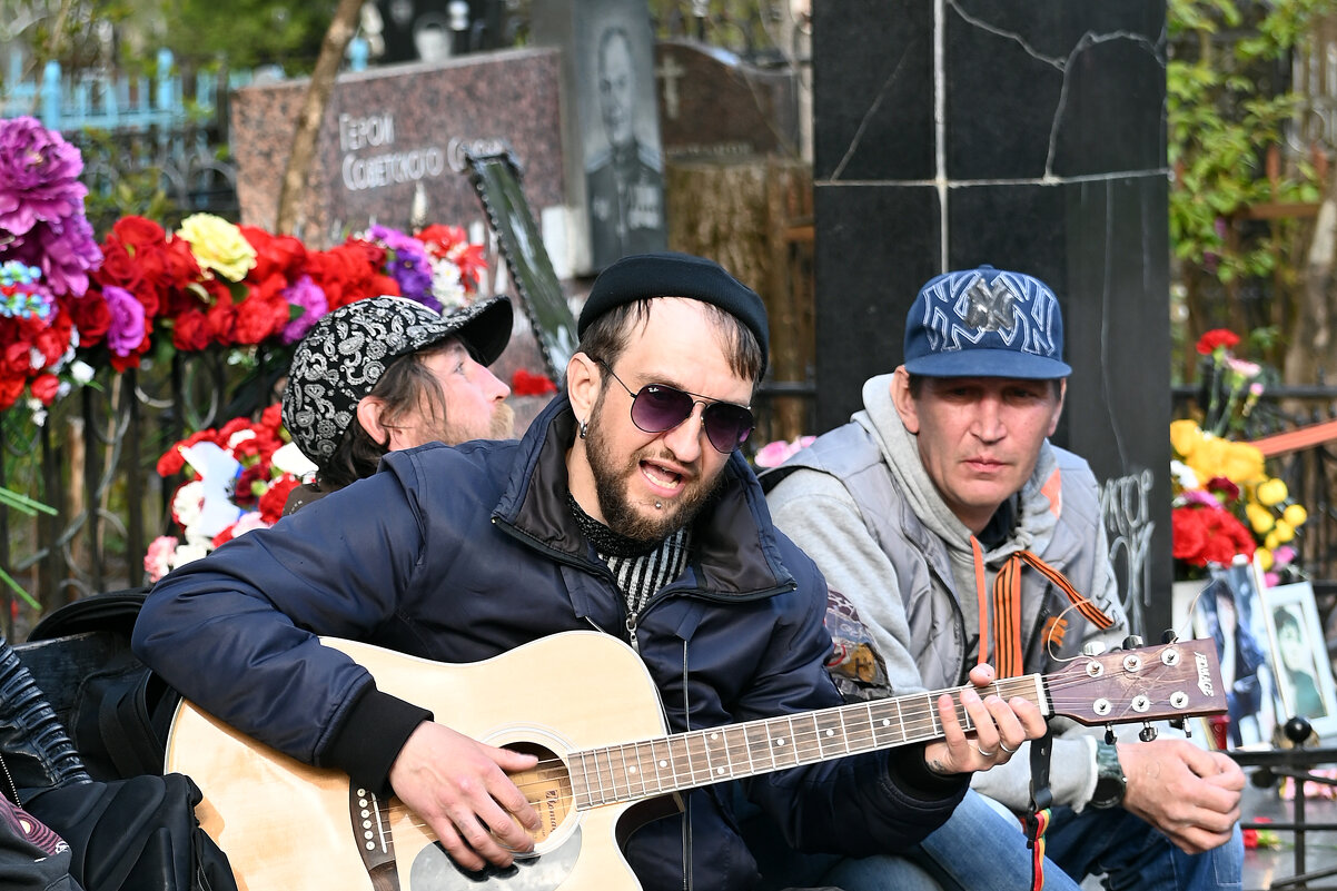 "Мы ждём перемен" *** "We are waiting for change" - Aleksandr Borisov "Мы ждём перемен" *** "We are waiting for change" - Aleksandr Borisov