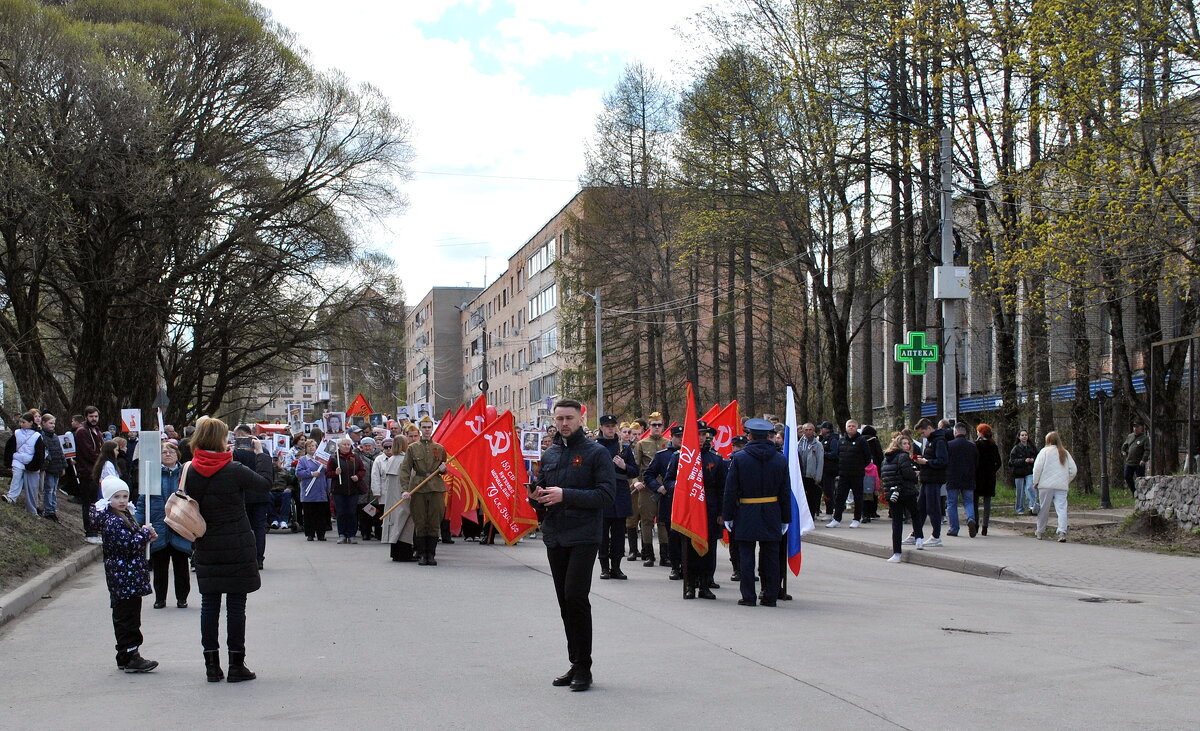 Майским днём в посёлке городского типа - AleksSPb Лесниченко Майским днём в посёлке городского типа - AleksSPb Лесниченко