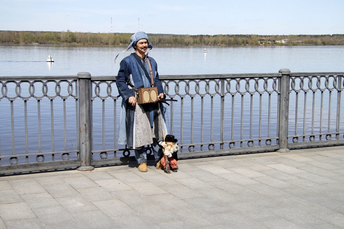 "Играй, играй шарманка играй..." - Евгений Шафер "Играй, играй шарманка играй..." - Евгений Шафер