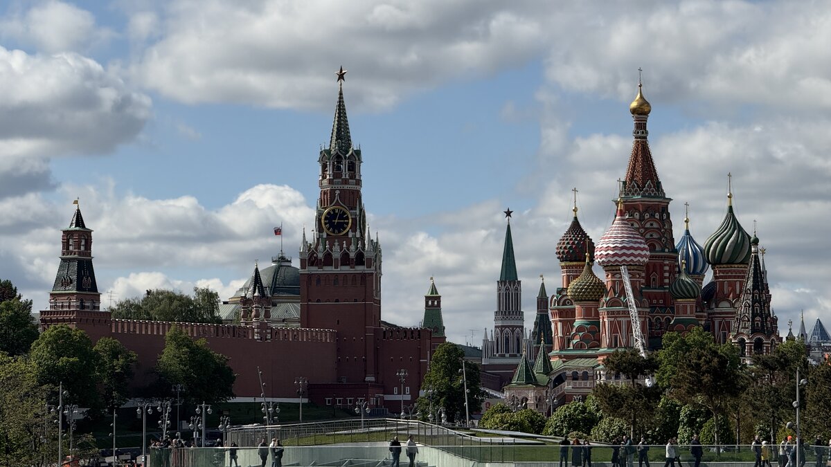 Спасская башня и храм Василия Блаженного - <<< Наташа >>> Спасская башня и храм Василия Блаженного - <<< Наташа >>>