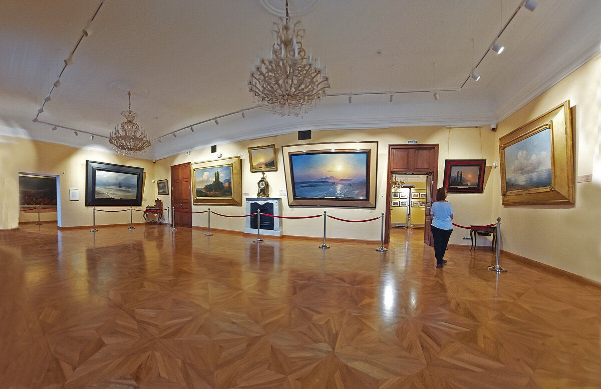 В залах галереи - ИРЭН@ .