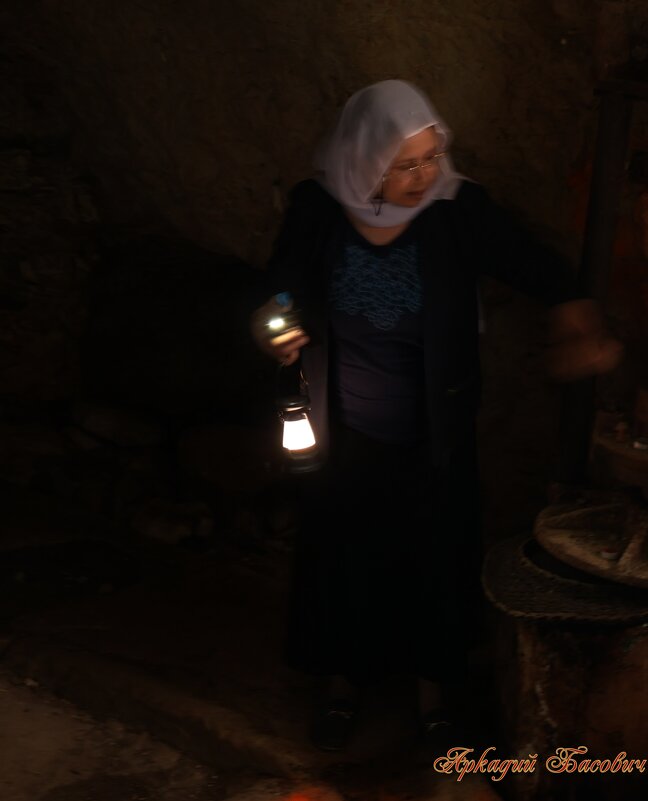 Женщина освещенная фонарем - Аркадий Басович Женщина освещенная фонарем - Аркадий Басович