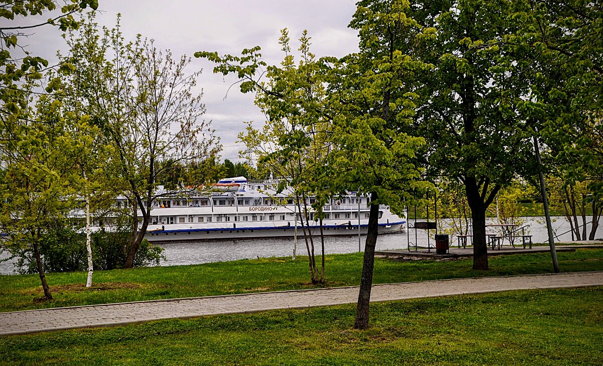 Вдруг выплывает теплоход,,,) - Анатолий Колосов Вдруг выплывает теплоход,,,) - Анатолий Колосов
