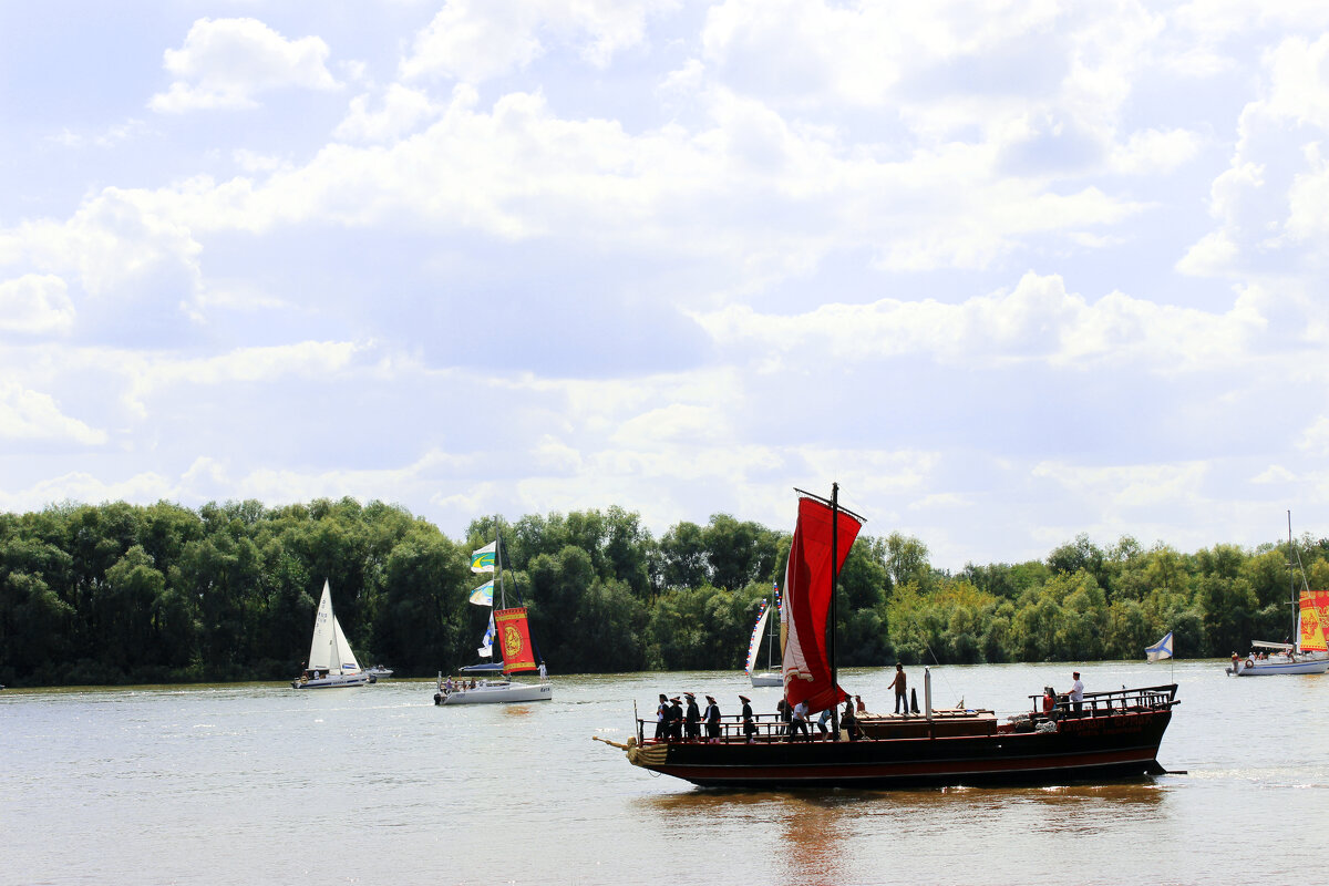 Под парусом - раиса Орловская