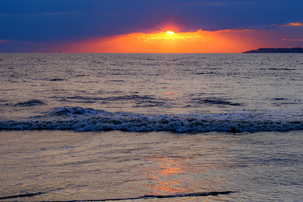 Облака еле дают солнцу светиться - Георгий А