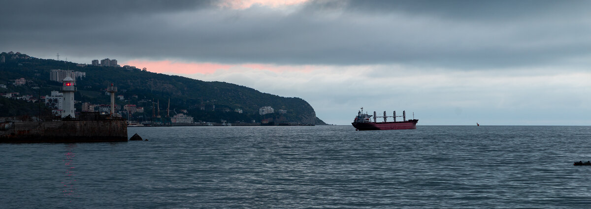Вечер на рейде - Юрий Яловенко