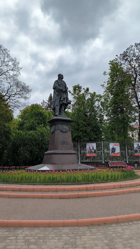 Брянск. Памятник Тютчнву.. - Ольга Брянск. Памятник Тютчнву.. - Ольга