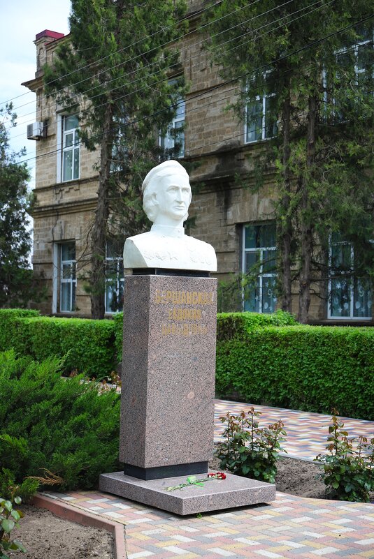 Памятник Евдоки́и Давы́довны Берша́нской - Evgeny Mameev Памятник Евдоки́и Давы́довны Берша́нской - Evgeny Mameev