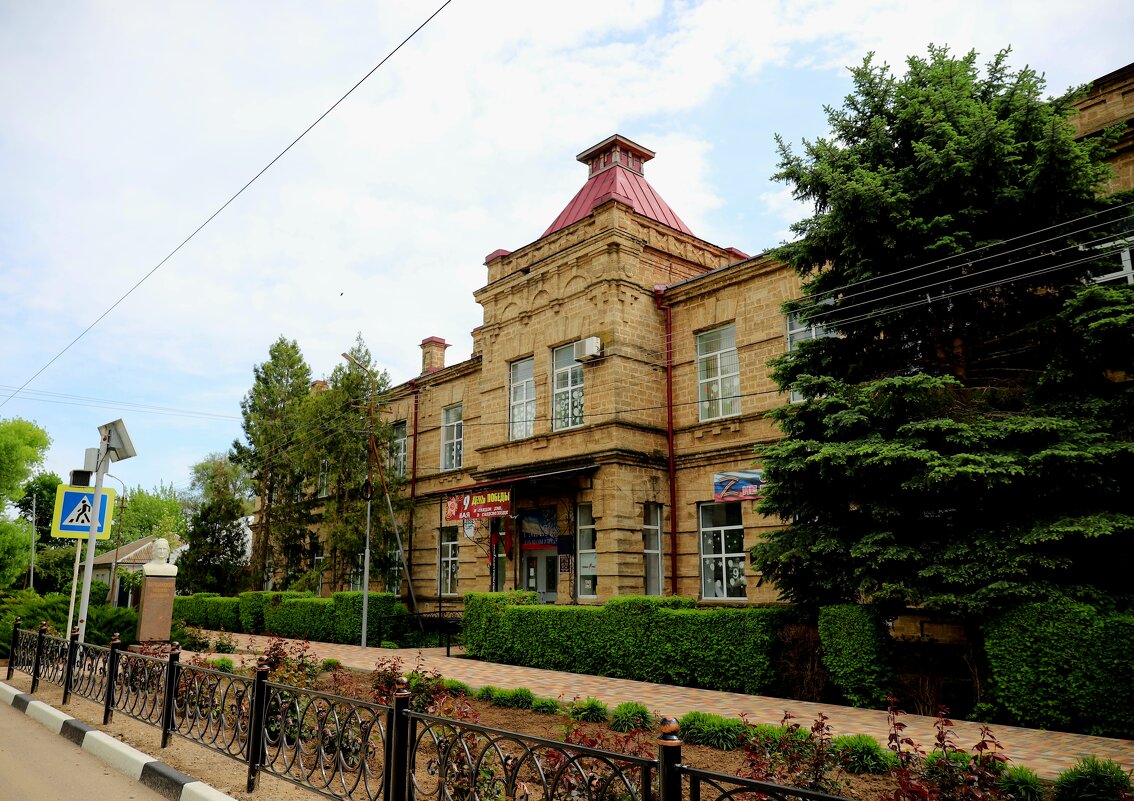 Школа " 1 г.Благодарного Ставропольского края где училась Бершанская Е.Д. - Evgeny Mameev Школа " 1 г.Благодарного Ставропольского края где училась Бершанская Е.Д. - Evgeny Mameev