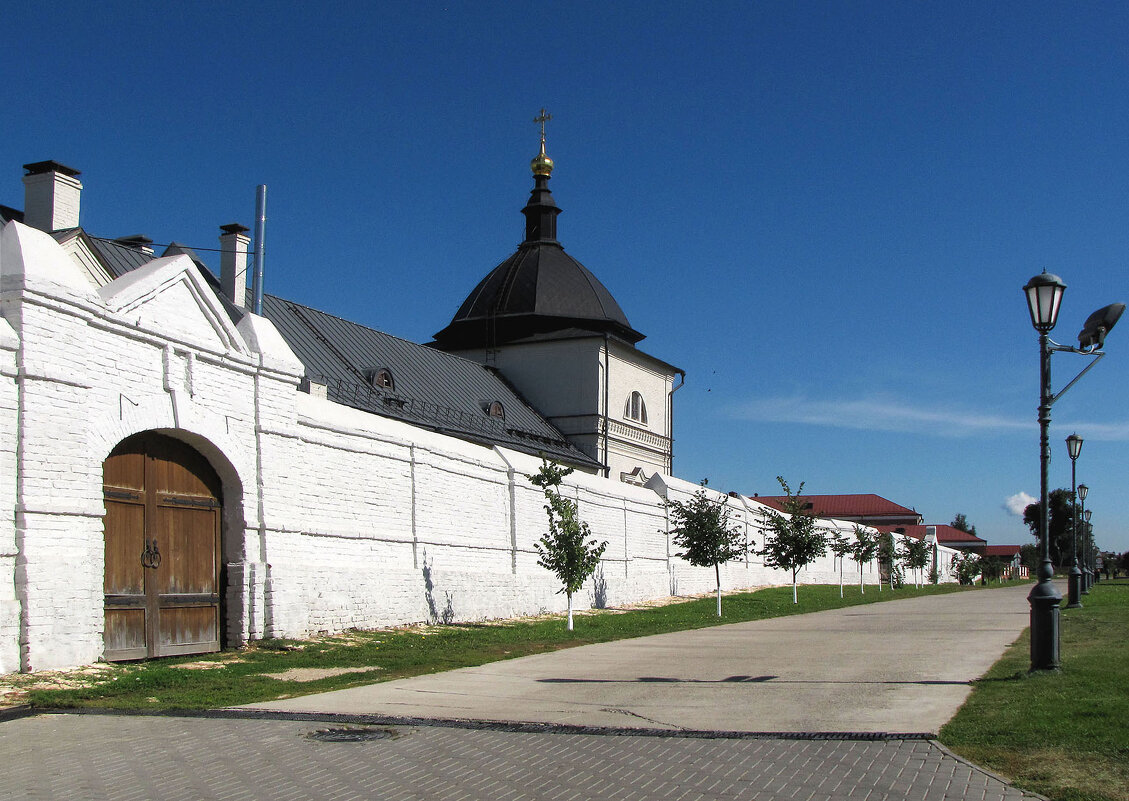 Ограда Богородице-Успенского мужского монастыря - Александр Ильчевский Ограда Богородице-Успенского мужского монастыря - Александр Ильчевский