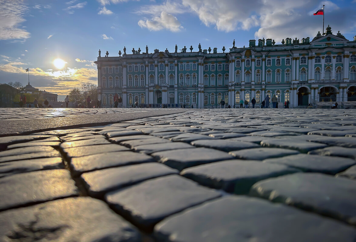 На дворцовой - Дмитрий Иванов