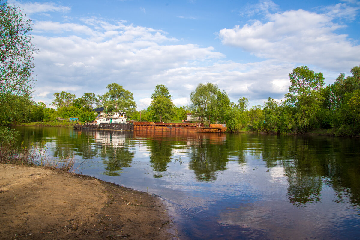 Буксир и баржа в затоне. - Андрей Сосновский Буксир и баржа в затоне. - Андрей Сосновский