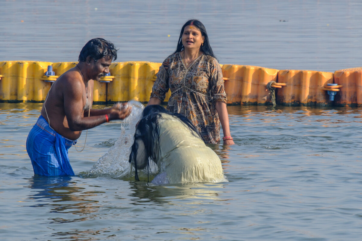 Омовение в реке Ганга - Георгий А