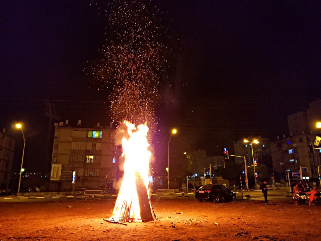 Поцелуй огня. Праздник костров! - Светлана Хращевская Поцелуй огня. Праздник костров! - Светлана Хращевская