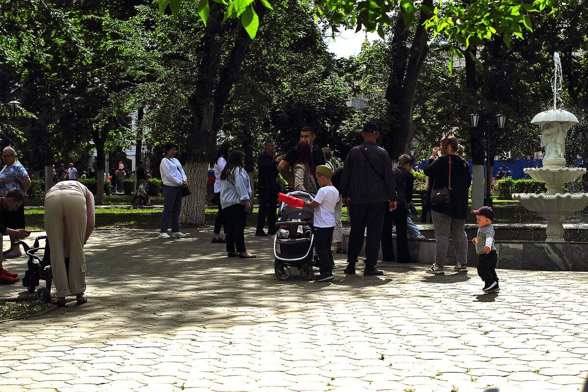 На празднике - Юрий Гайворонскiий На празднике - Юрий Гайворонскiий