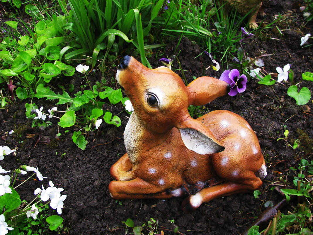 В саду - Людмила Смородинская